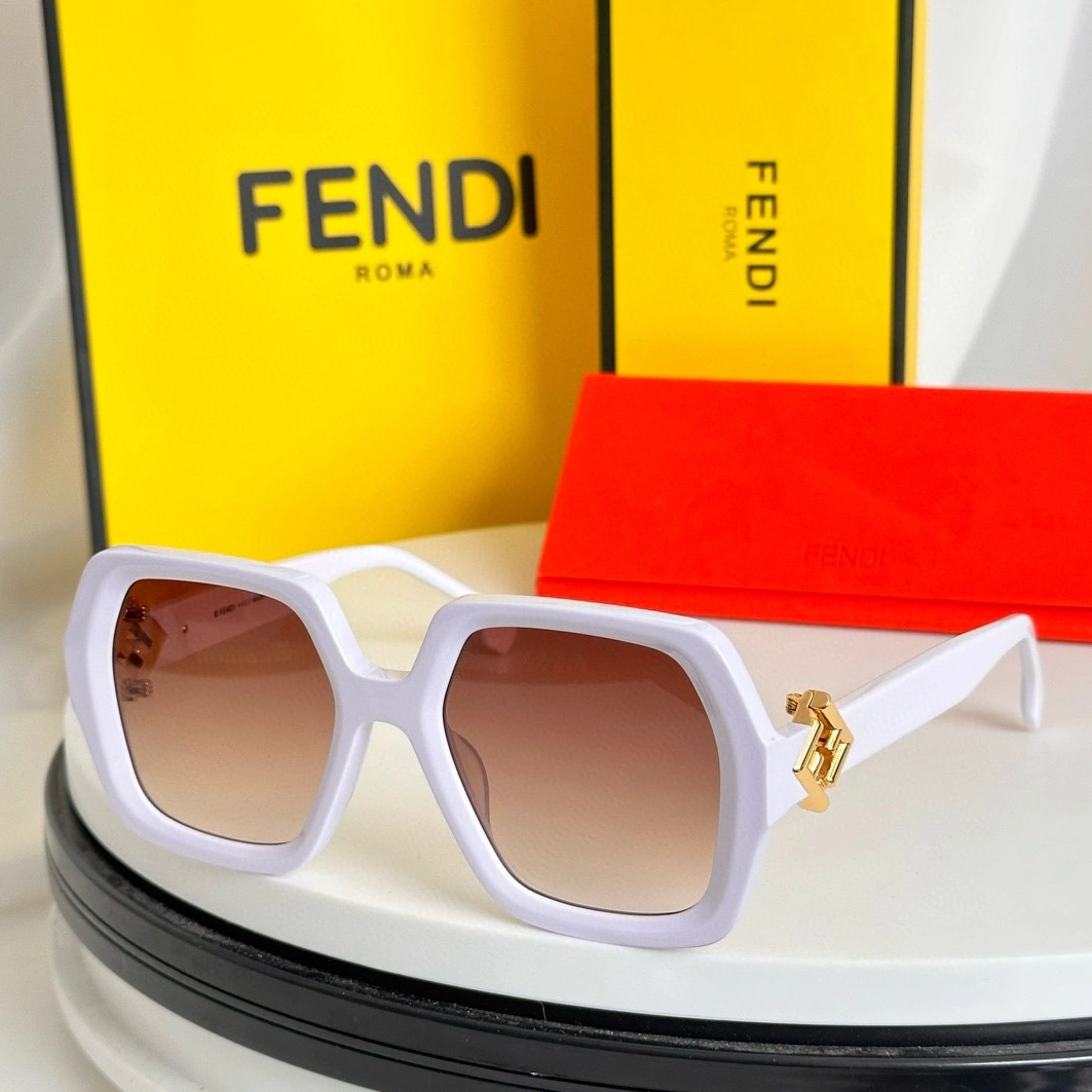 Fendi AAA Quality Sunglasses Vibrant 6647