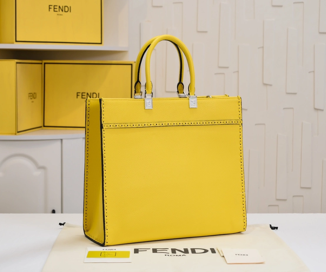 Fendi AAA Quality Tote-Handbags For Women Lightweight 1854