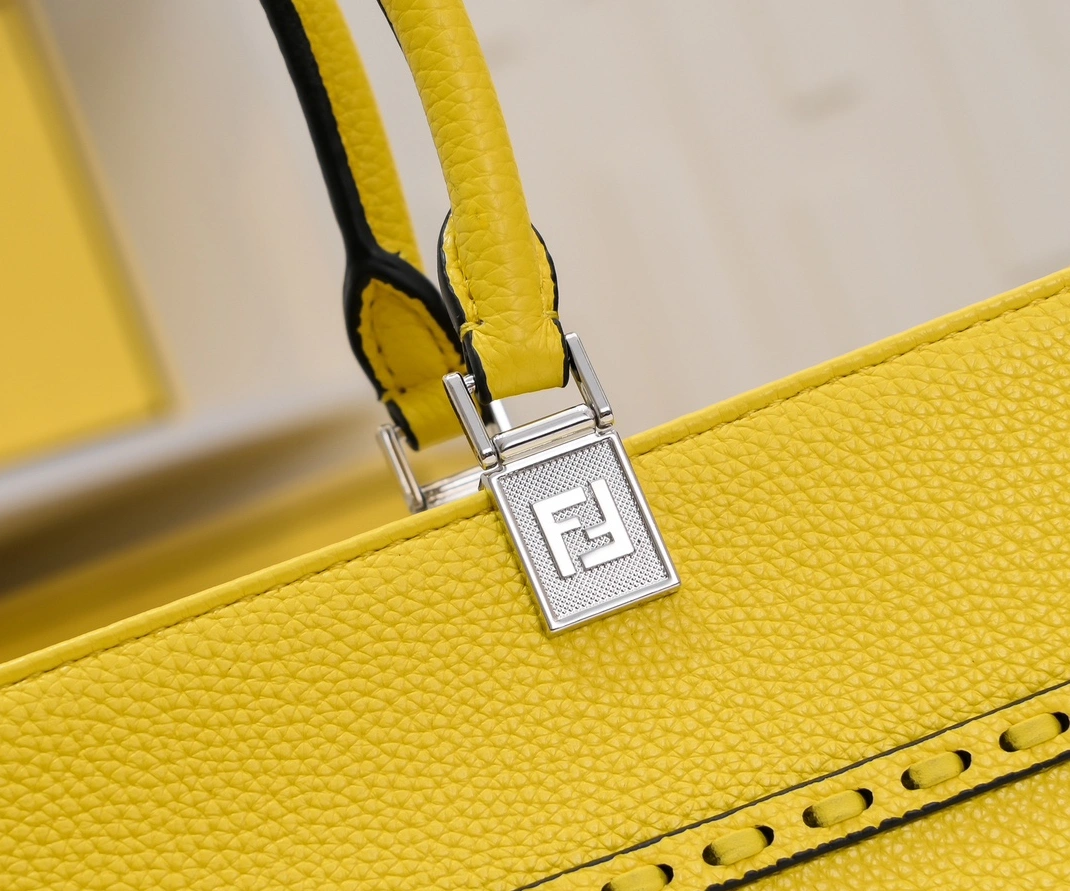 Fendi AAA Quality Tote-Handbags For Women Lightweight 1854