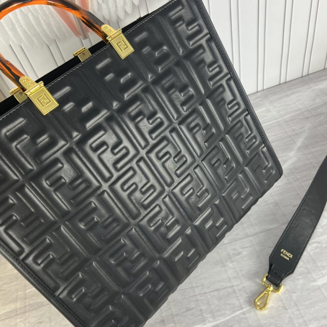 Fendi AAA Quality Tote-Handbags For Women Sophisticated 7351