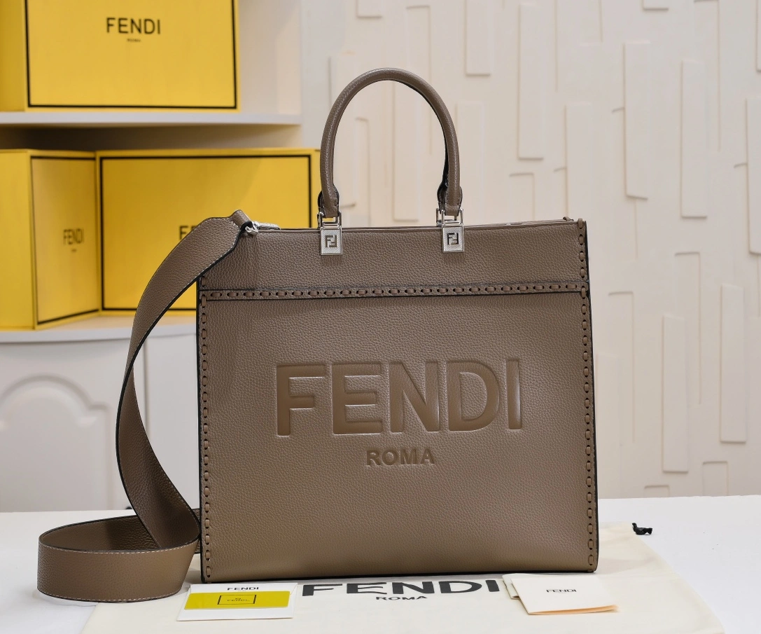 Fendi AAA Quality Tote-Handbags For Women StreetReady 4519
