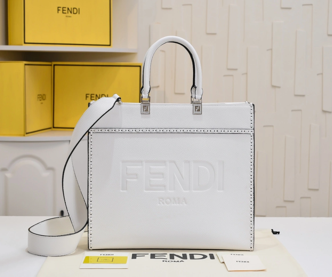 Fendi AAA Quality Tote-Handbags For Women StreetReady 8315