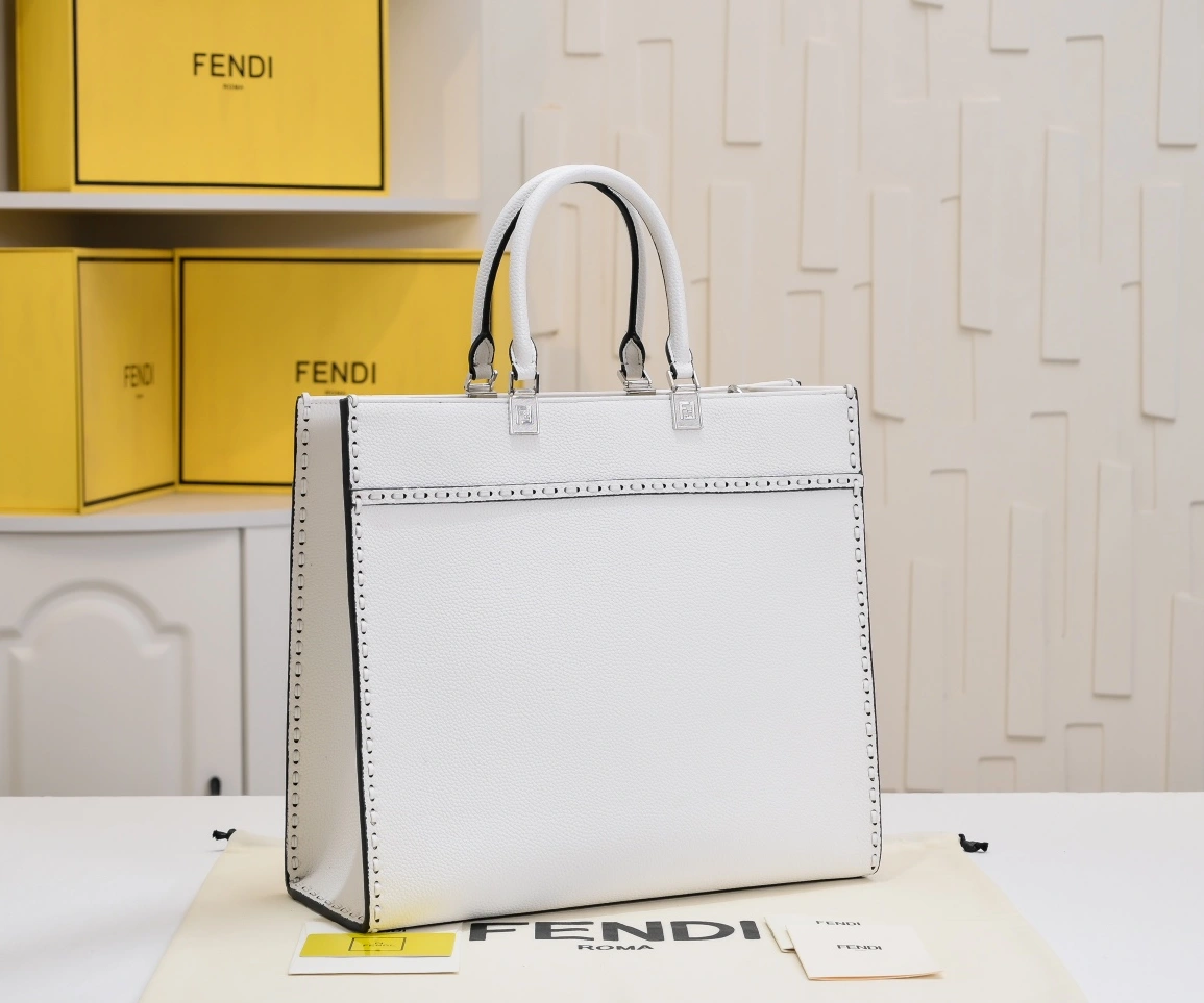 Fendi AAA Quality Tote-Handbags For Women StreetReady 8315