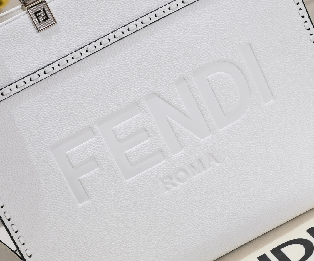 Fendi AAA Quality Tote-Handbags For Women StreetReady 8315