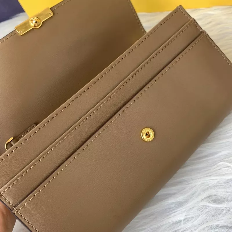 Fendi AAA Quality Wallet For Women Sleek 2707