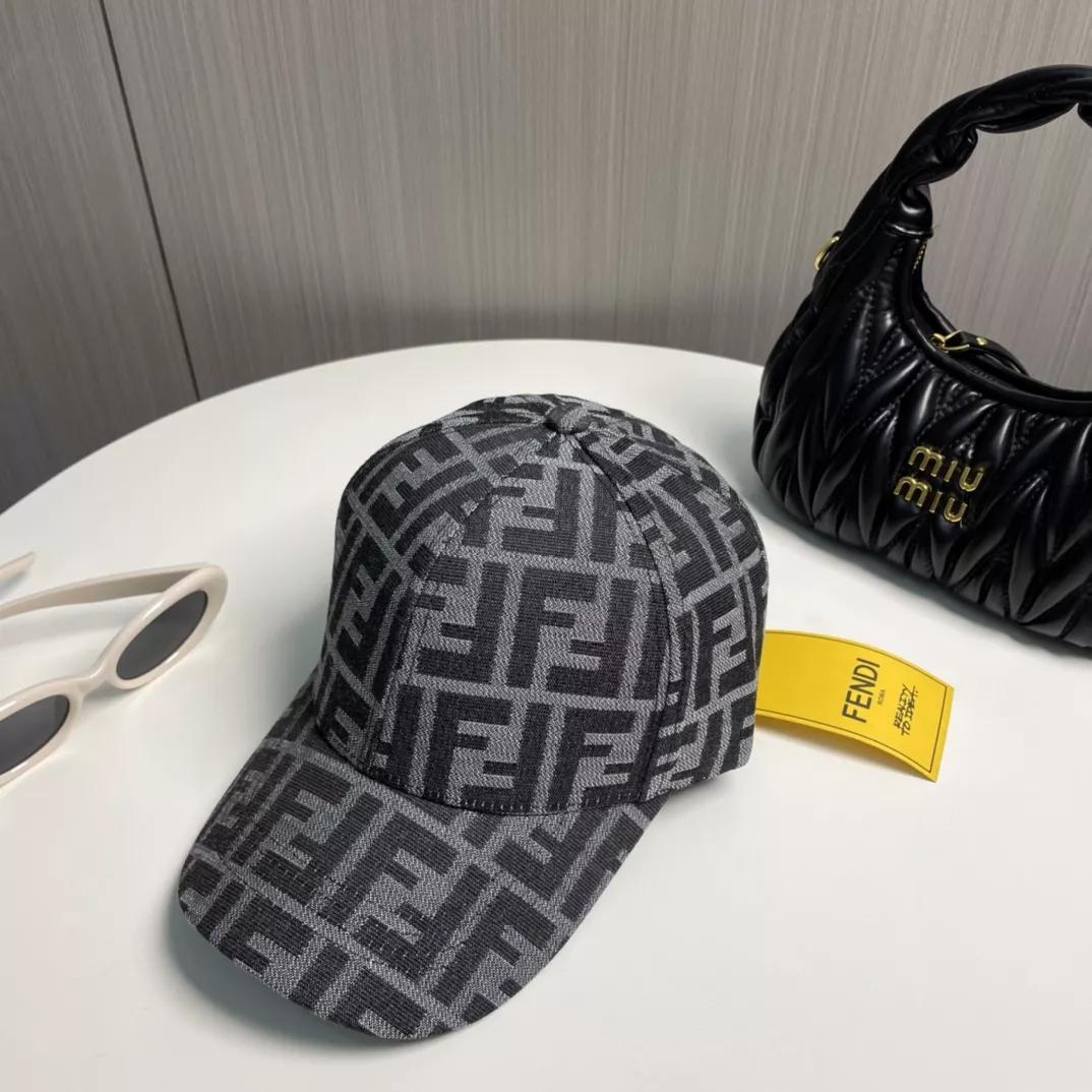 Fendi Caps Bold 4107