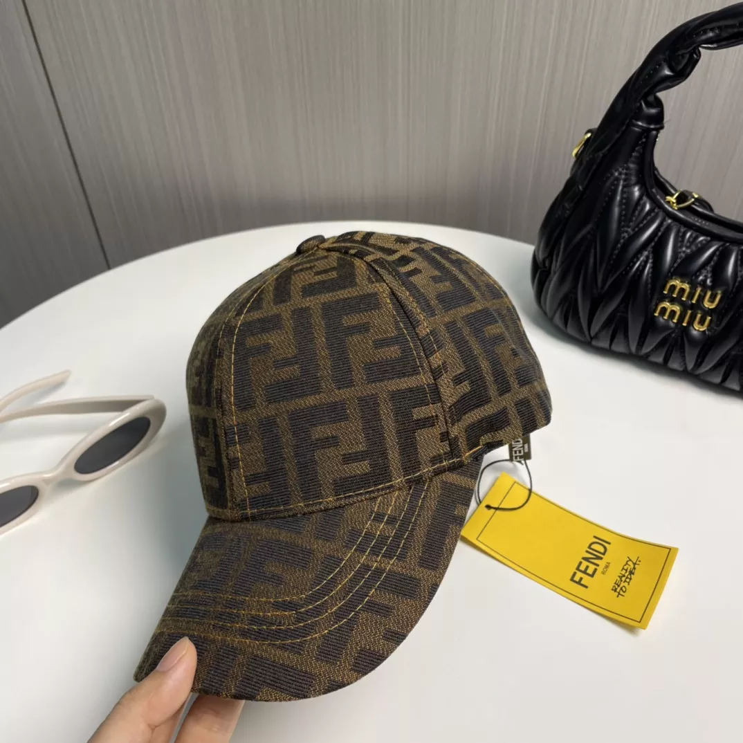 Fendi Caps Bright 140