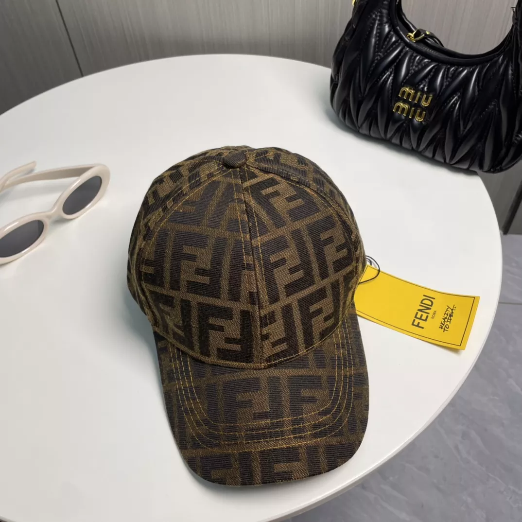 Fendi Caps Bright 140