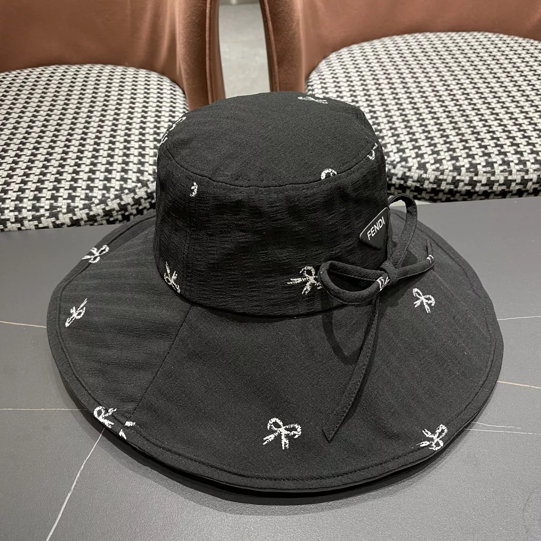 Fendi Caps Compact 7323