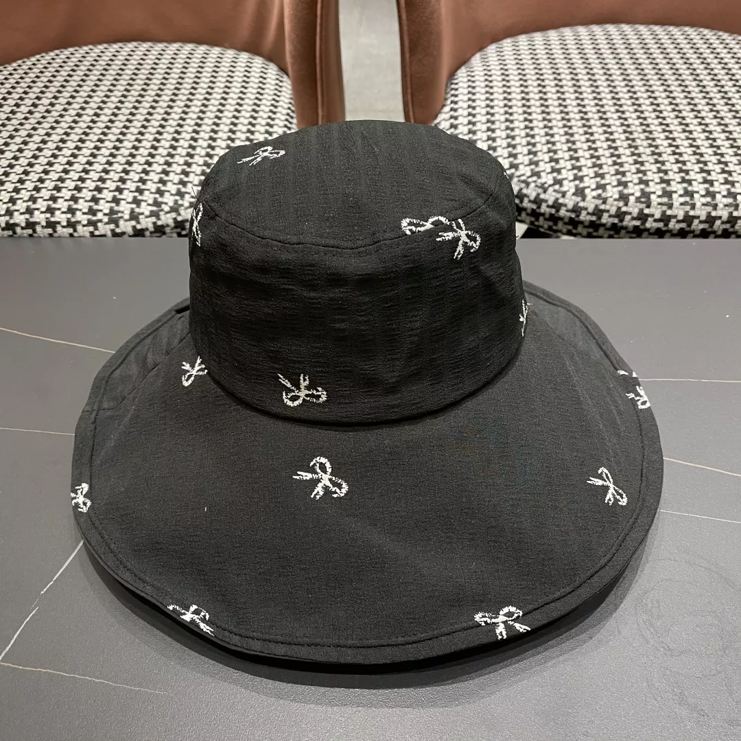 Fendi Caps Compact 7323