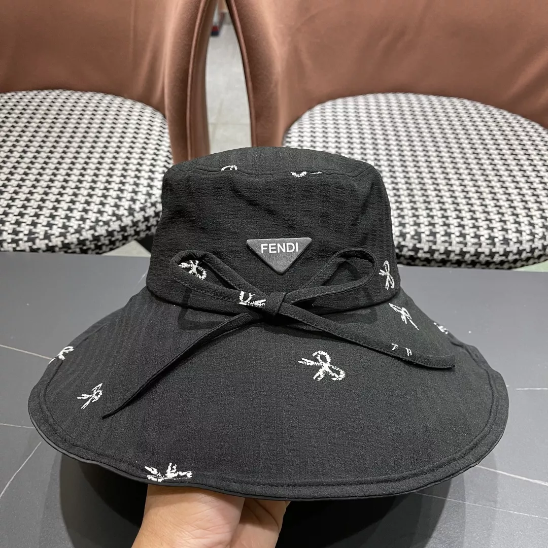 Fendi Caps Compact 7323