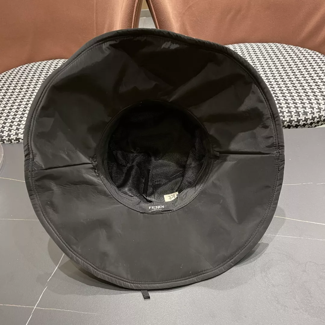 Fendi Caps Compact 7323