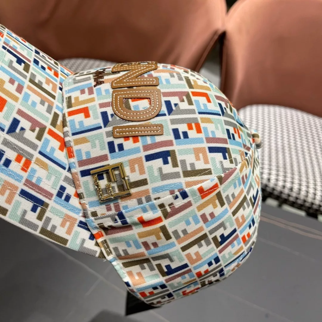 Fendi Caps Cozy 3075