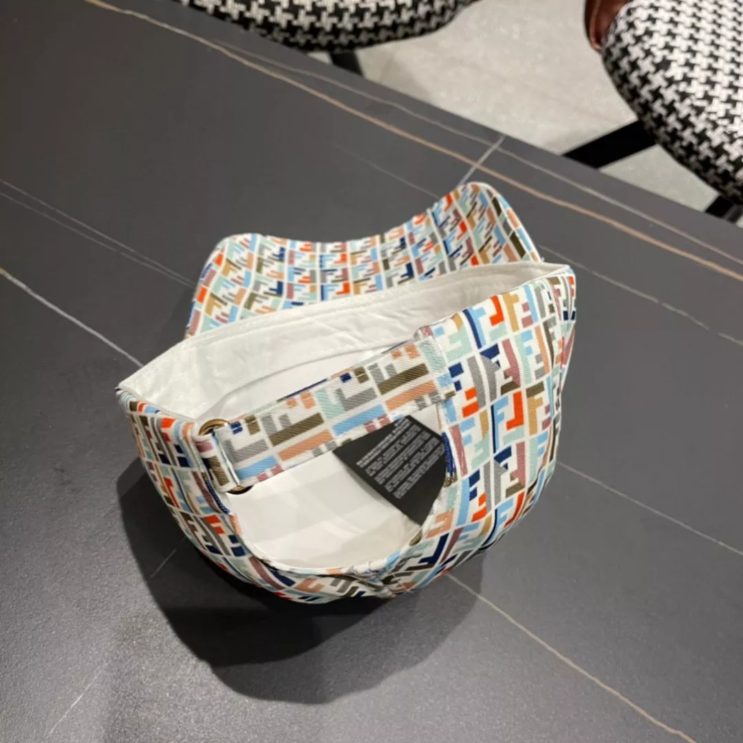 Fendi Caps Cozy 3075