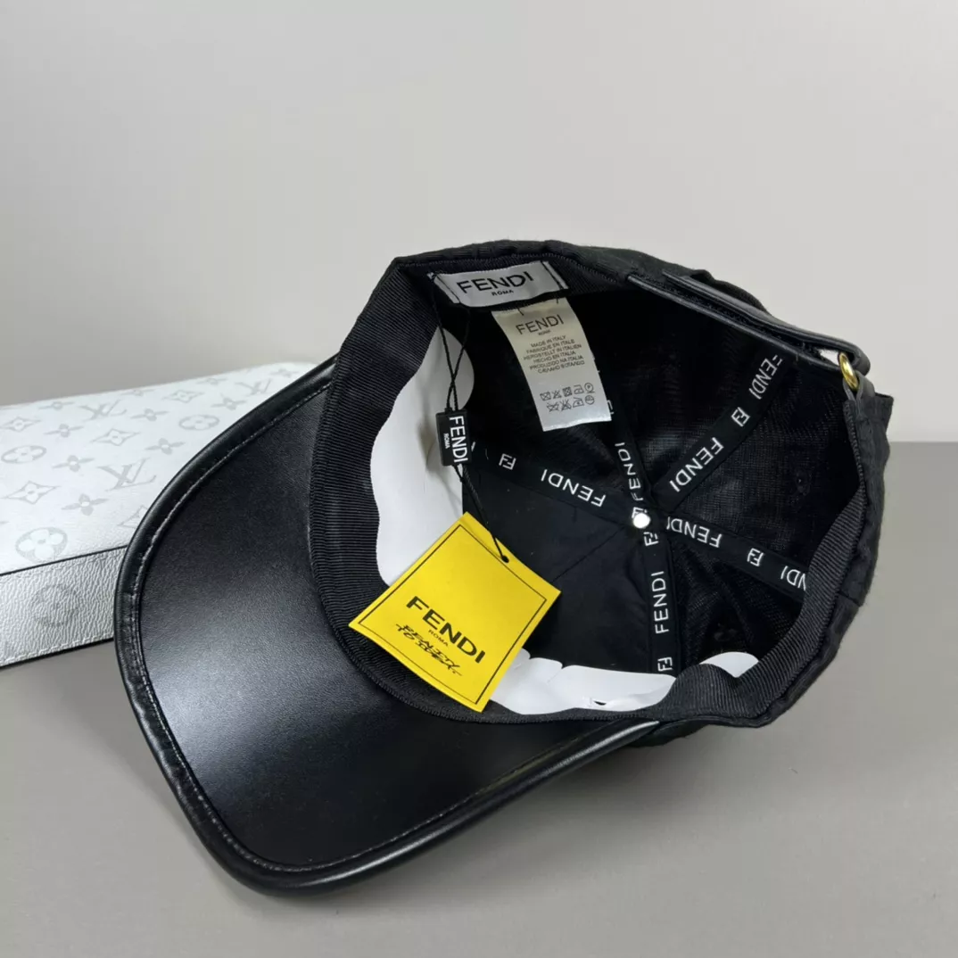 Fendi Caps Modern 4202