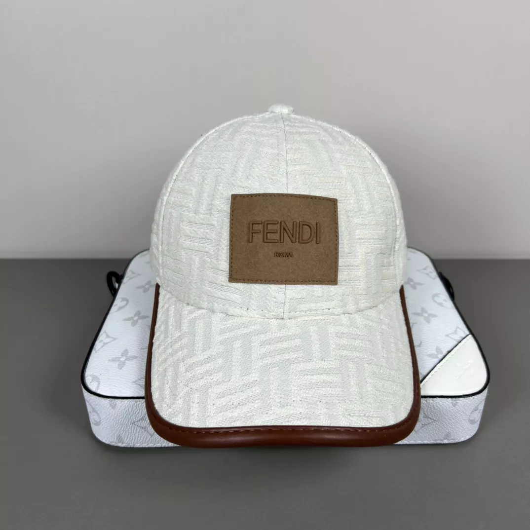 Fendi Caps Modern 5620