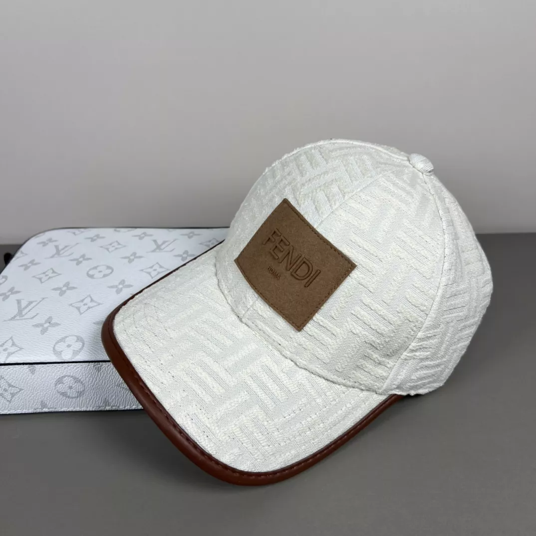 Fendi Caps Modern 5620