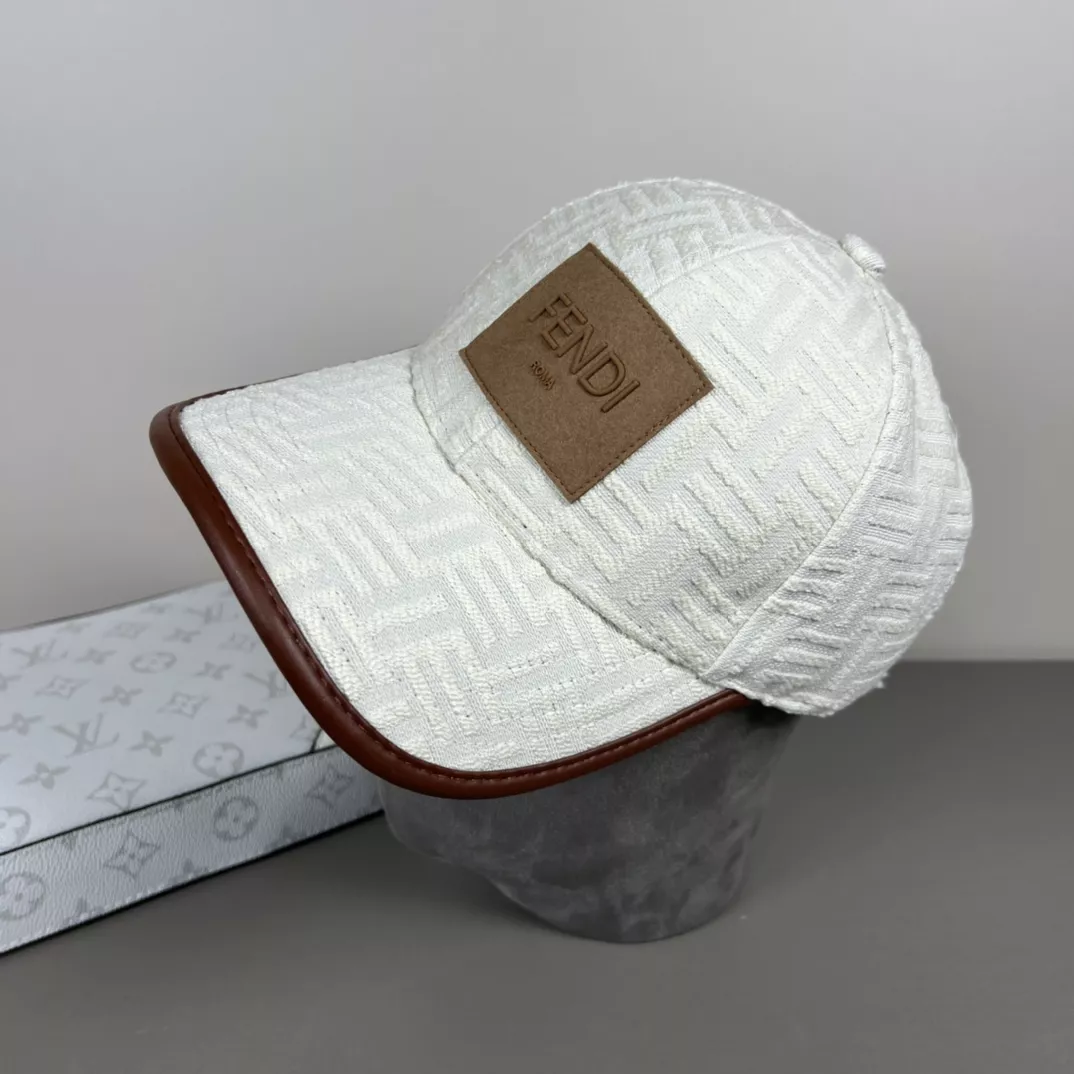 Fendi Caps Modern 5620