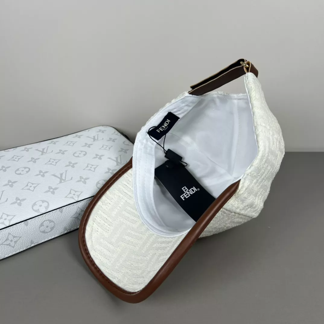 Fendi Caps Modern 5620
