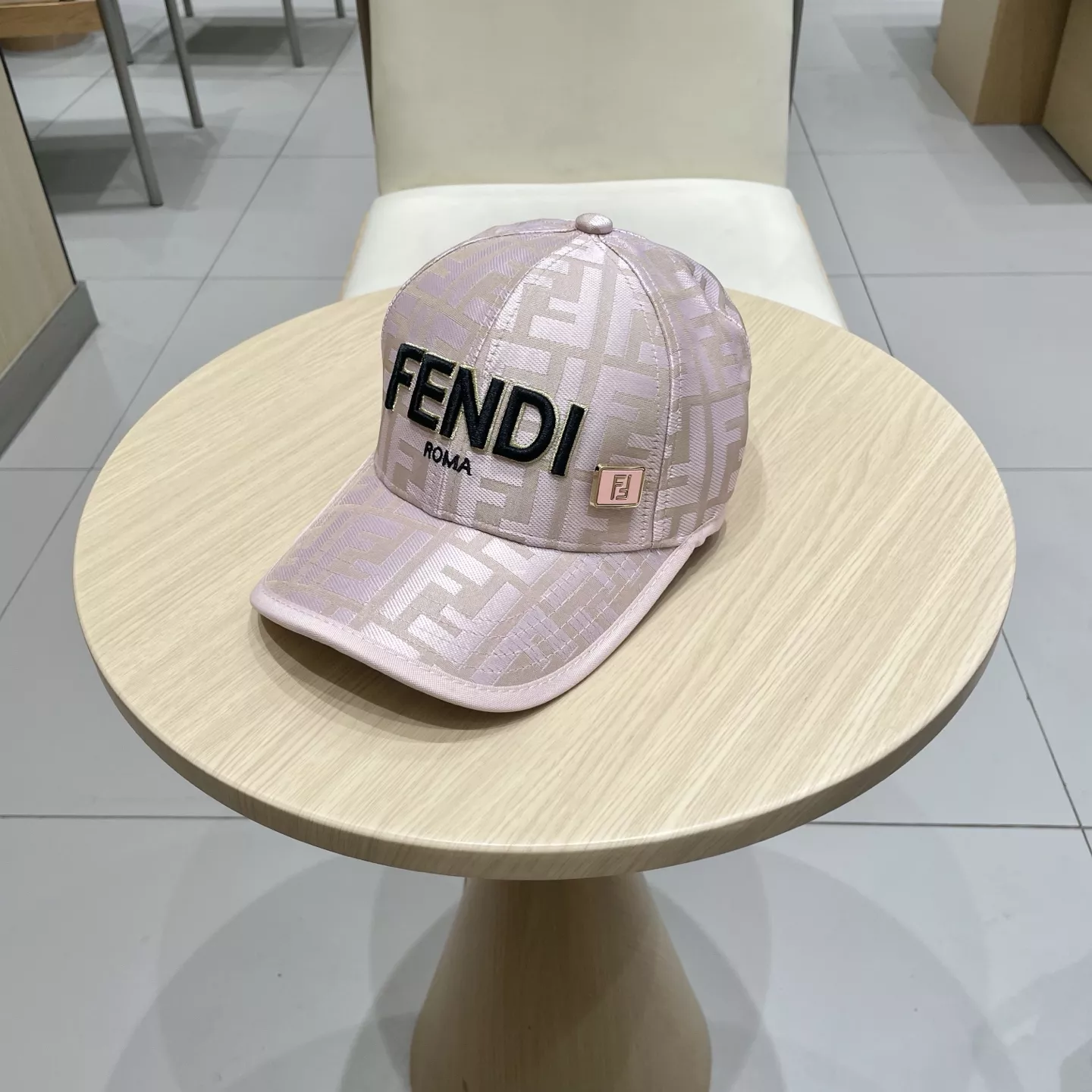 Fendi Caps Timeless 2856