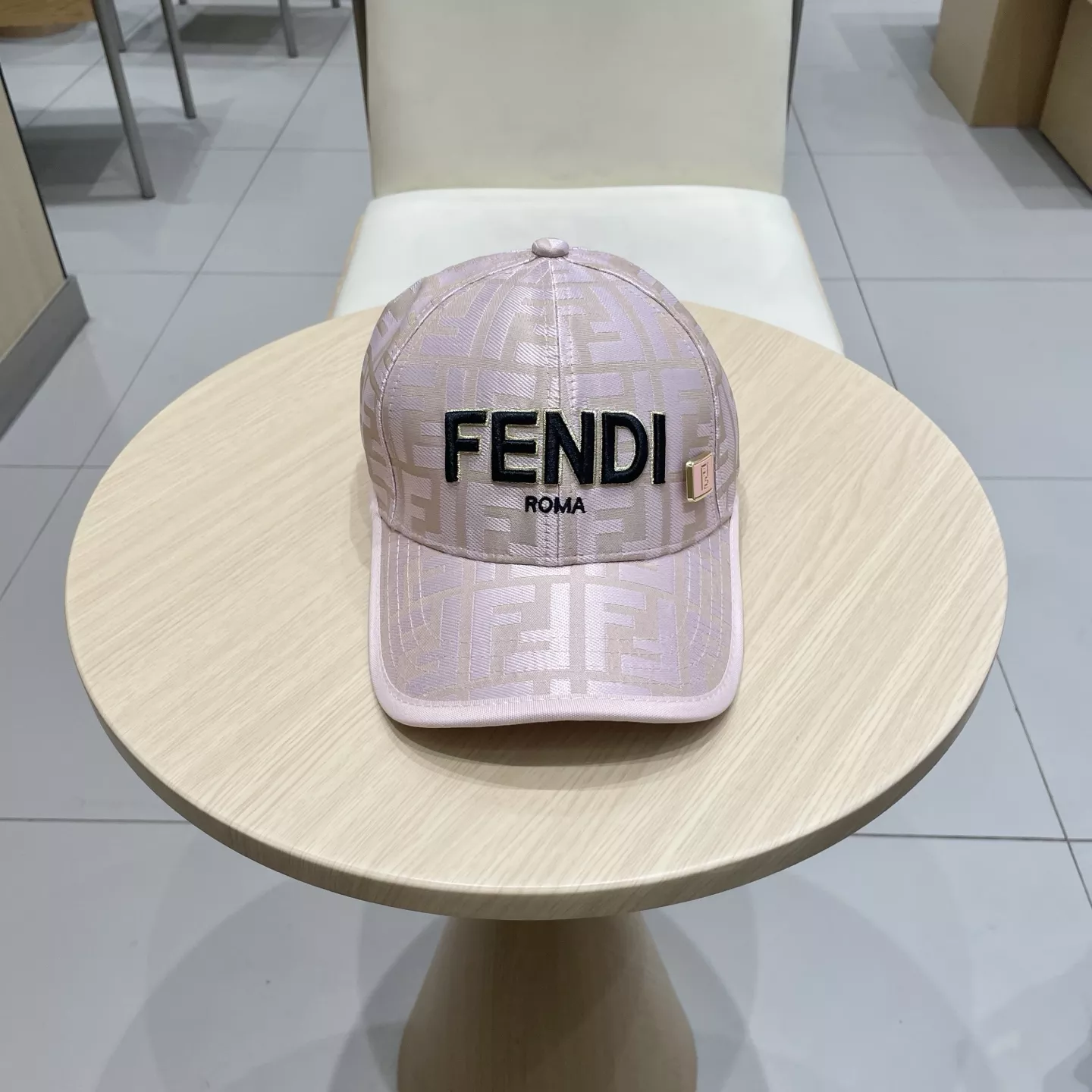 Fendi Caps Timeless 2856