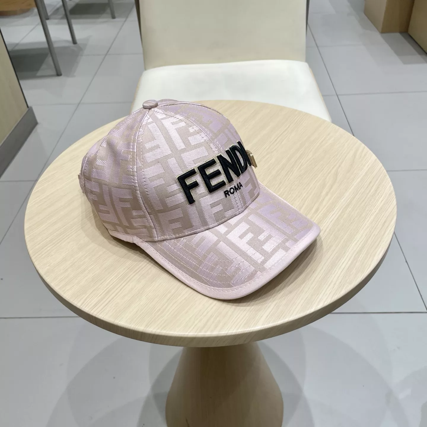 Fendi Caps Timeless 2856