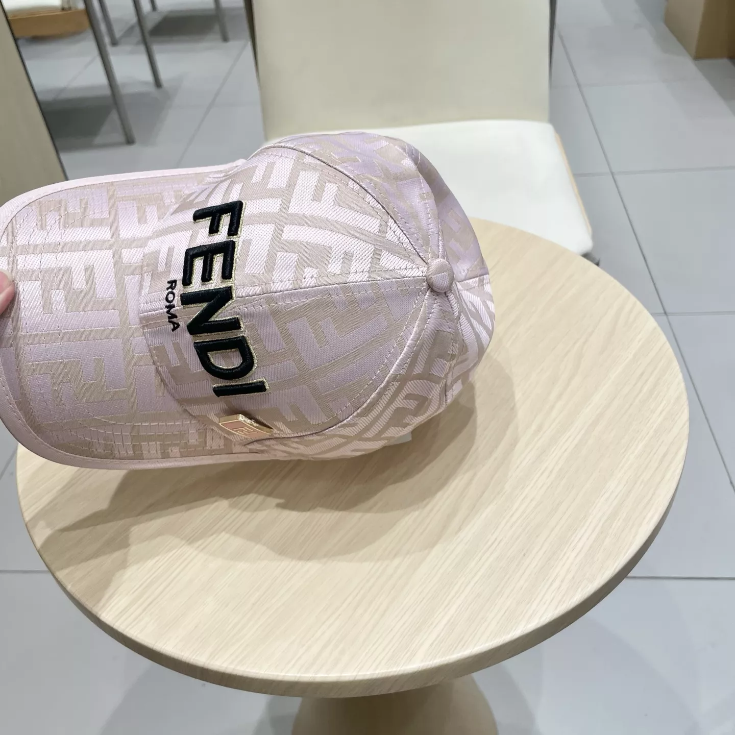 Fendi Caps Timeless 2856