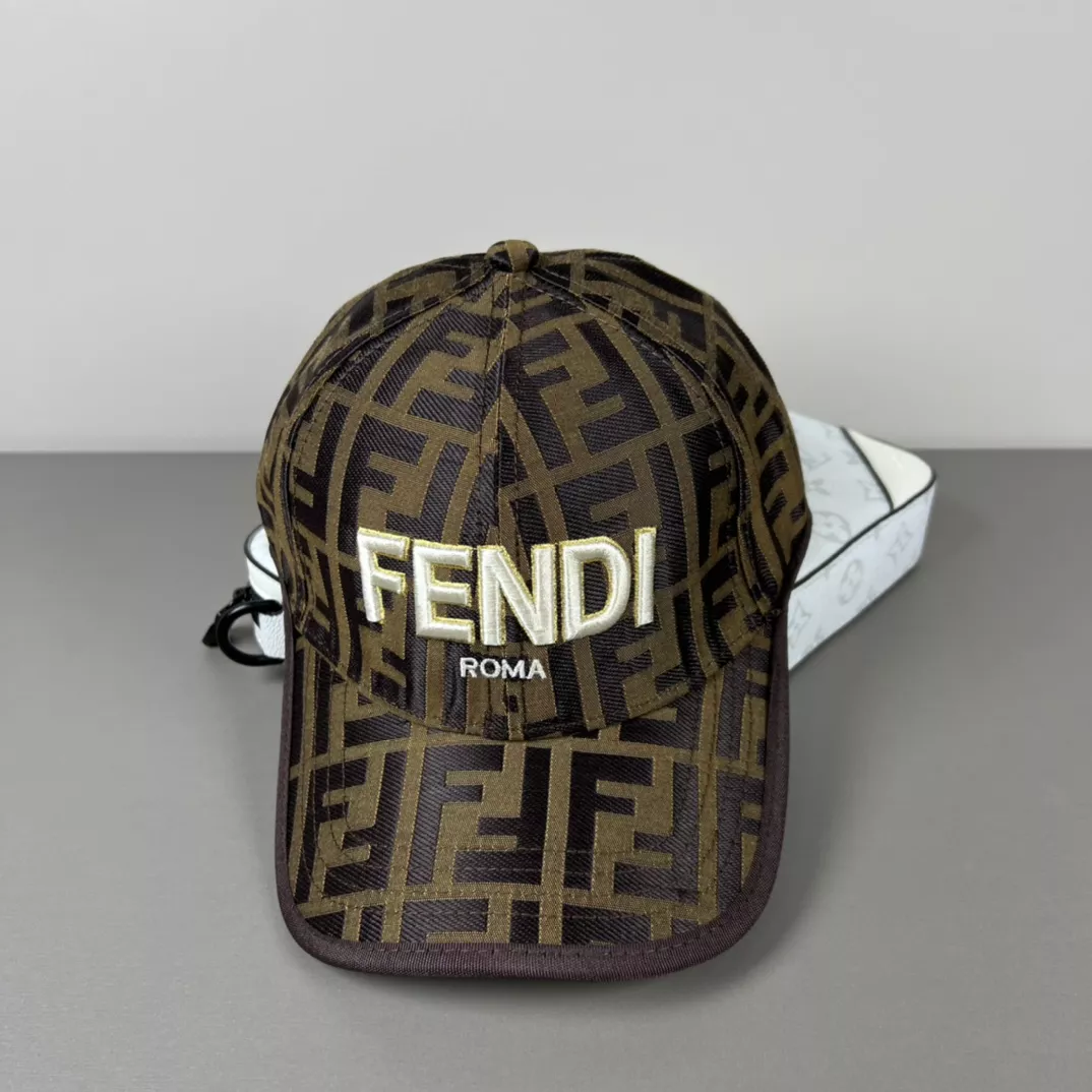 Fendi Caps Timeless 638