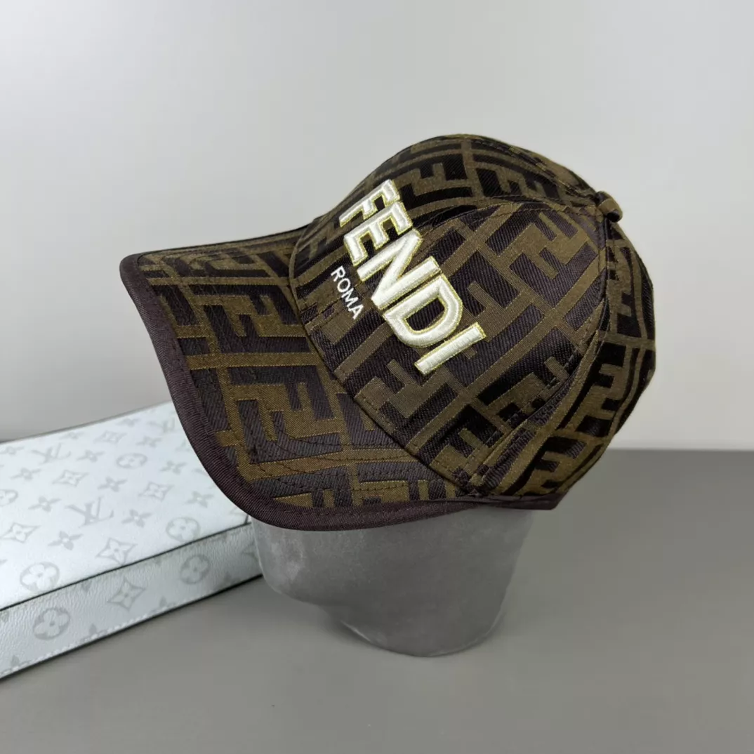 Fendi Caps Timeless 638