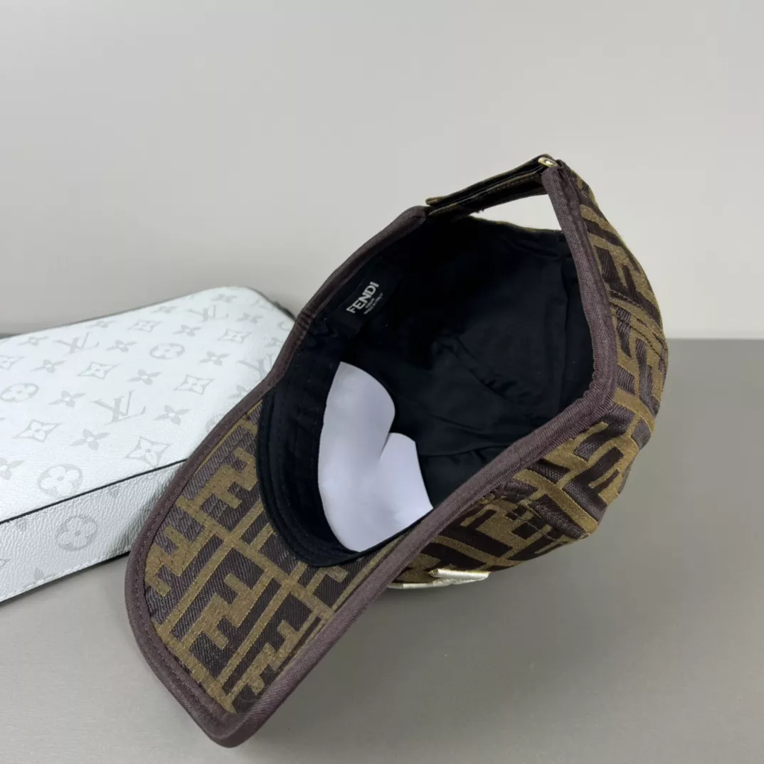 Fendi Caps Timeless 638