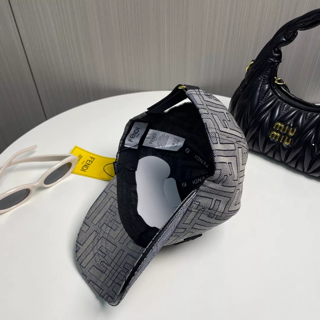 Fendi Caps Trendsetting 8285