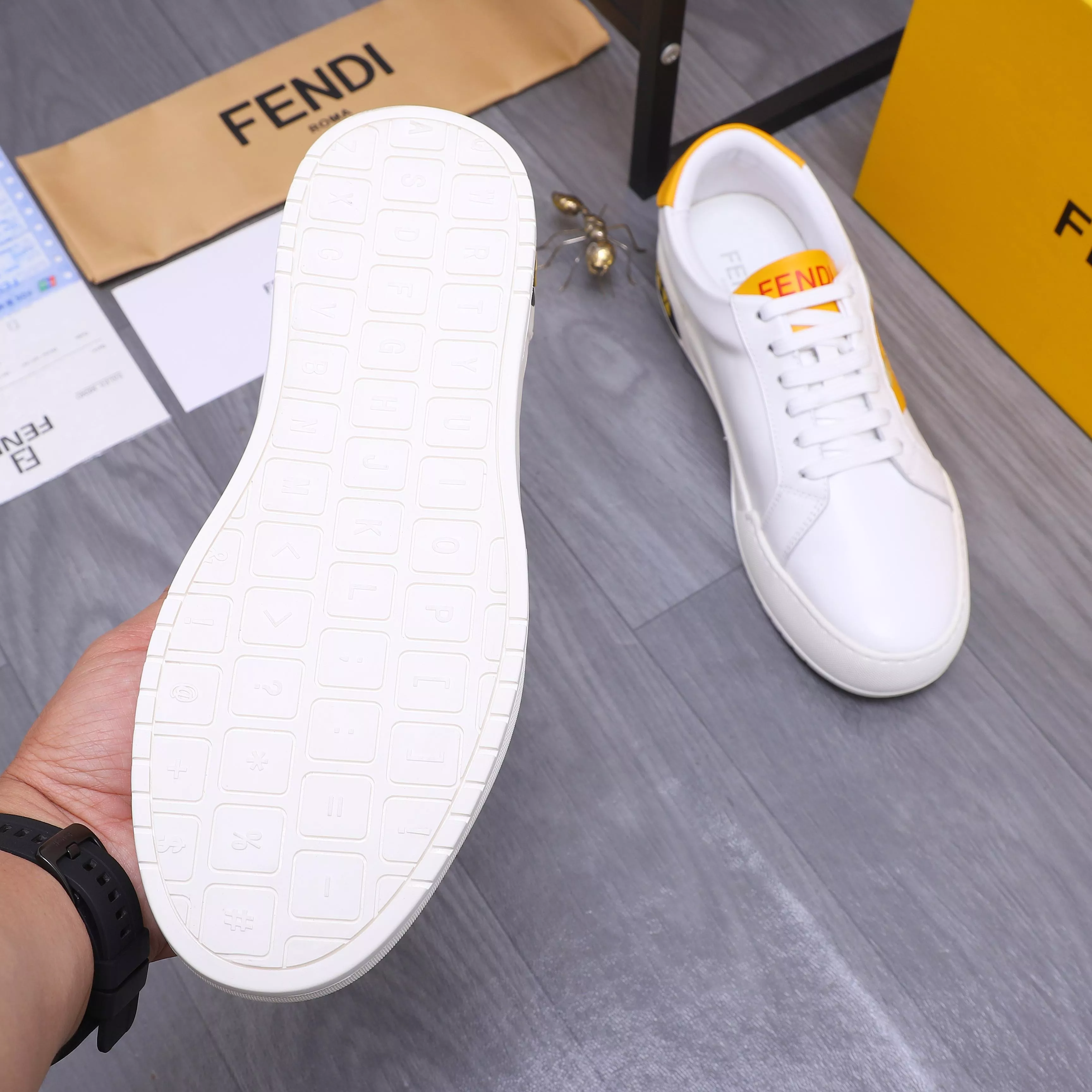 Fendi Casual Shoes For Men Bright 3409