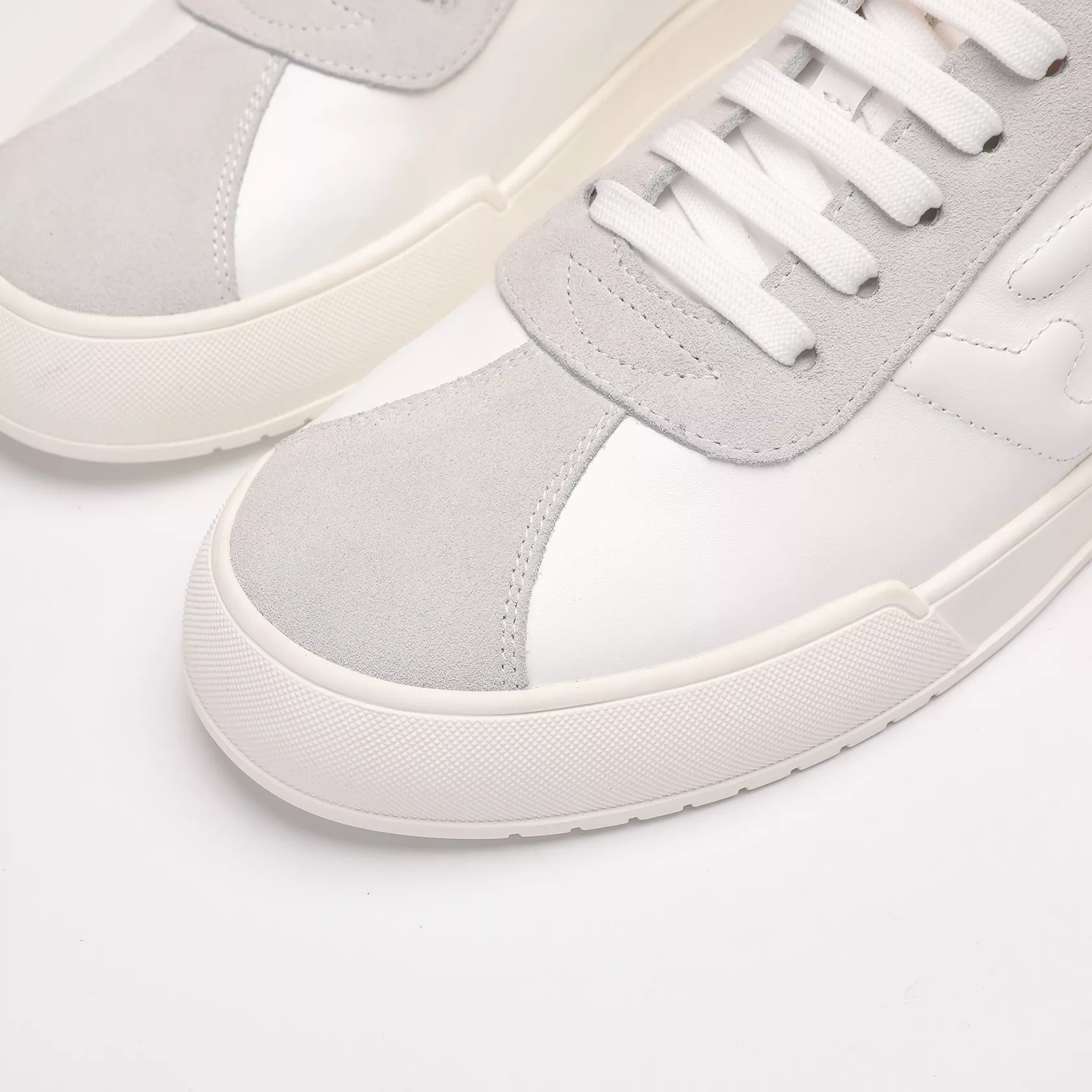 Fendi Casual Shoes For Men DailyWear 9838