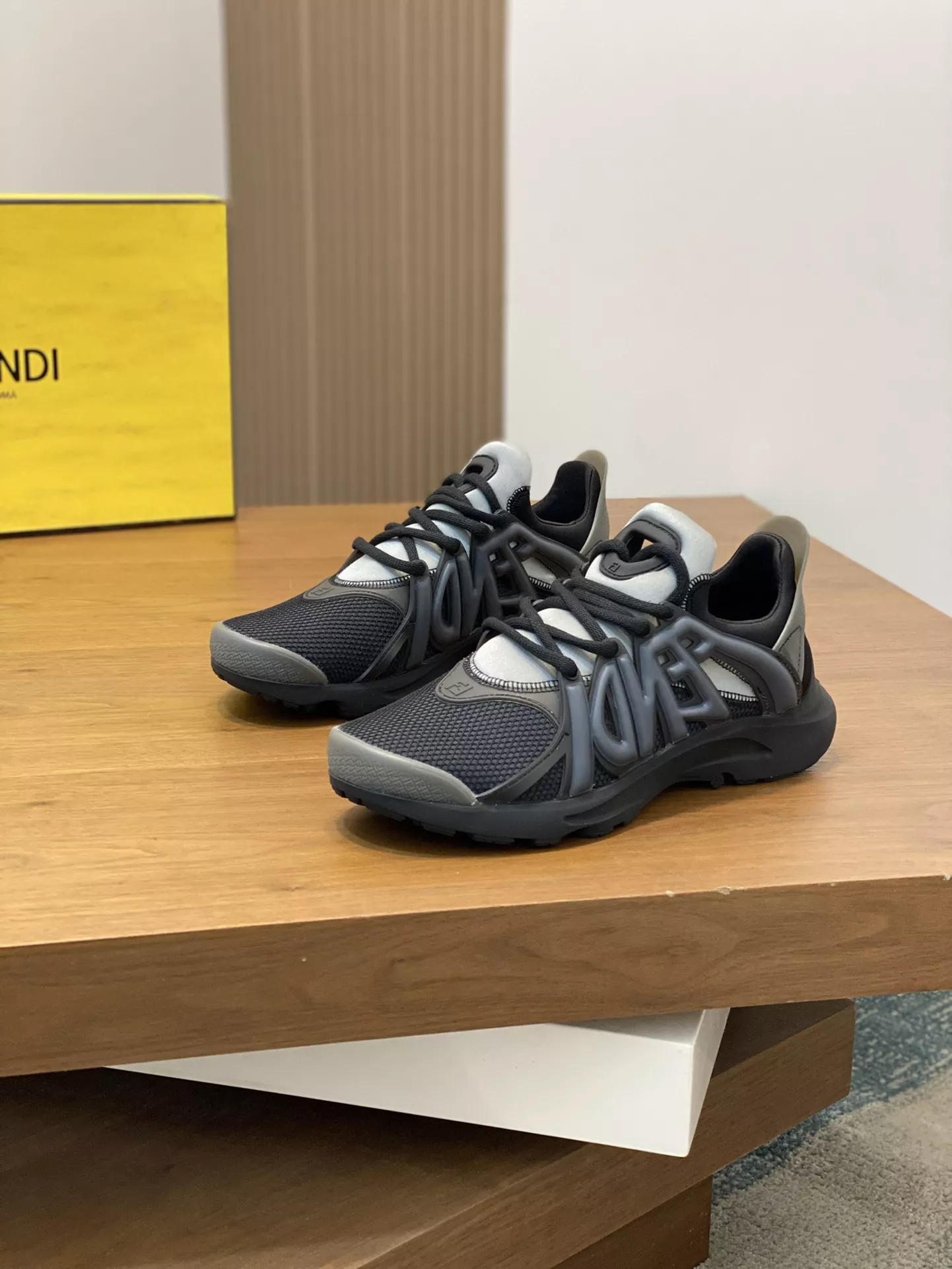 Fendi Casual Shoes For Men Durable 3112