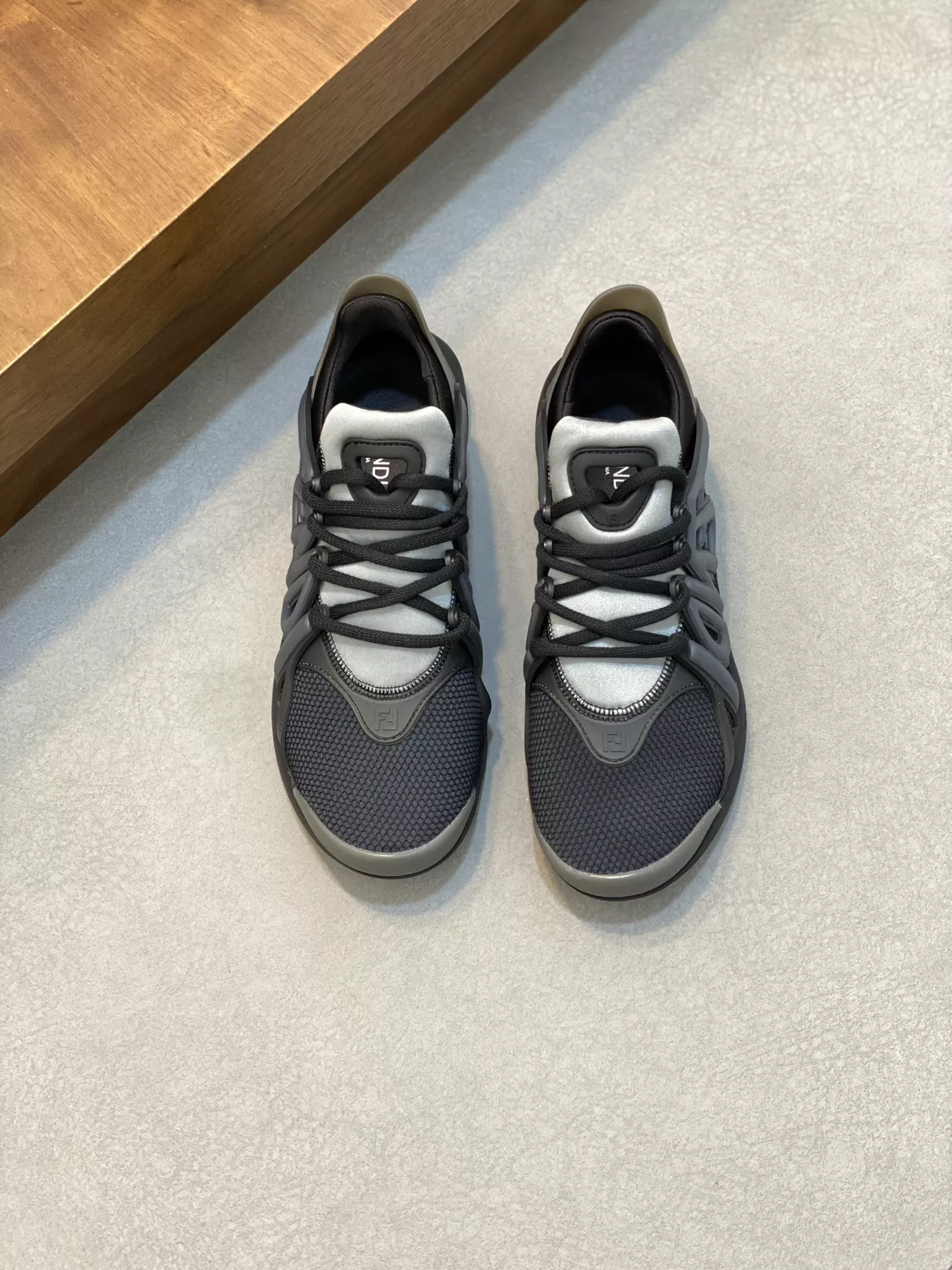 Fendi Casual Shoes For Men Durable 3112