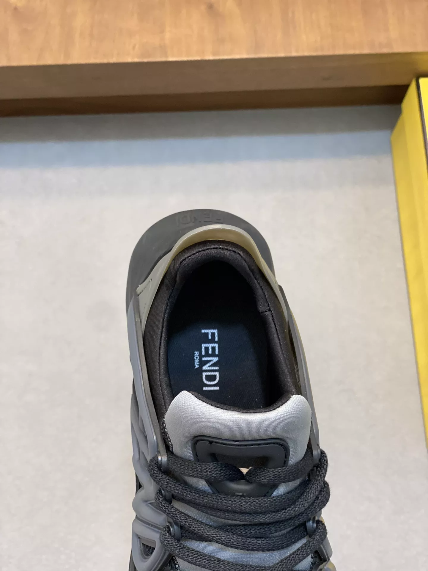Fendi Casual Shoes For Men Durable 3112