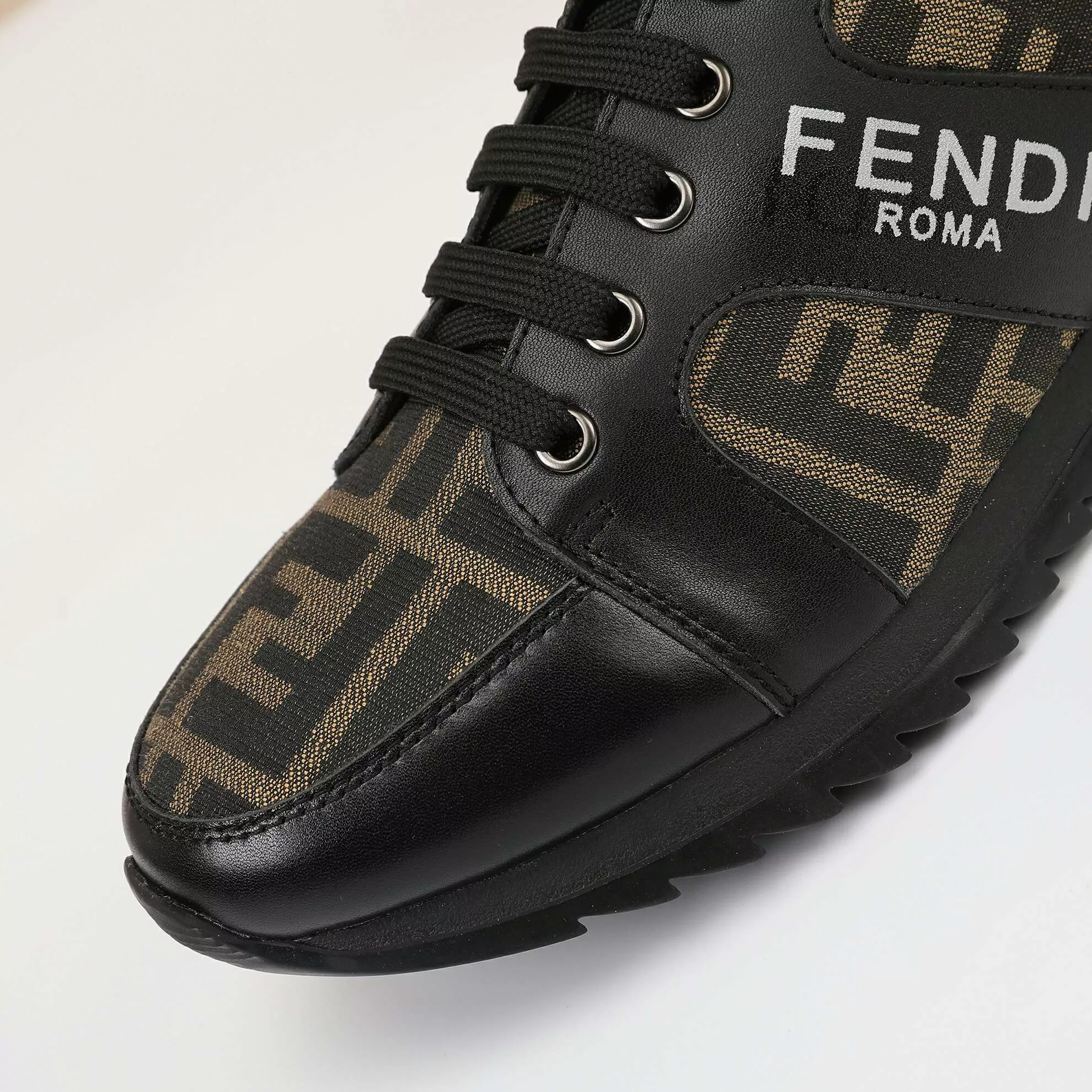 Fendi Casual Shoes For Men Flexible 3209