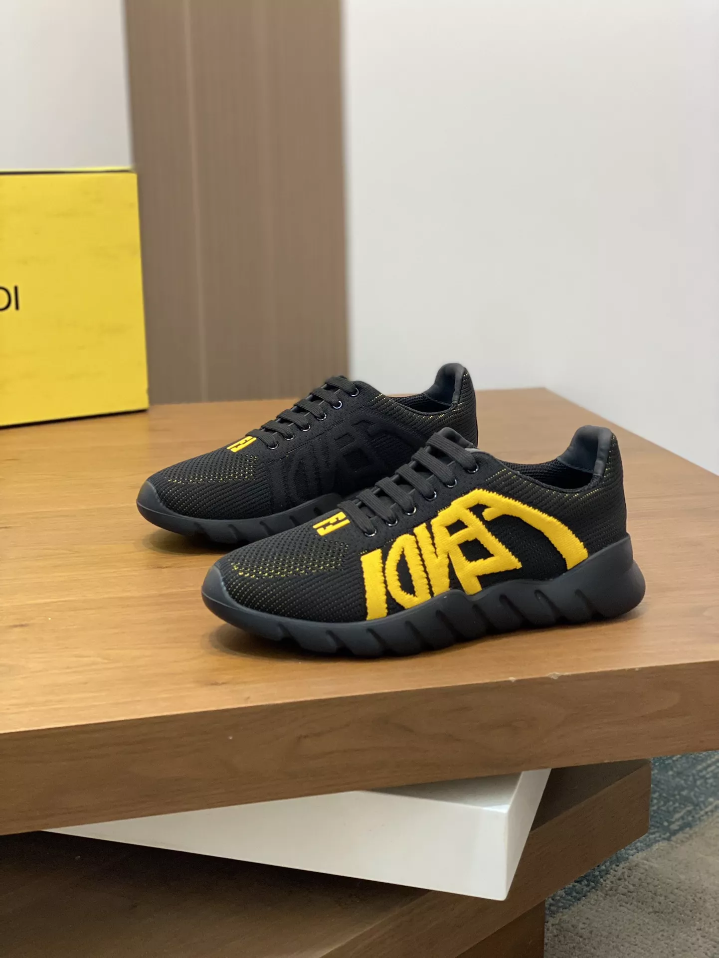 Fendi Casual Shoes For Men Flexible 4494