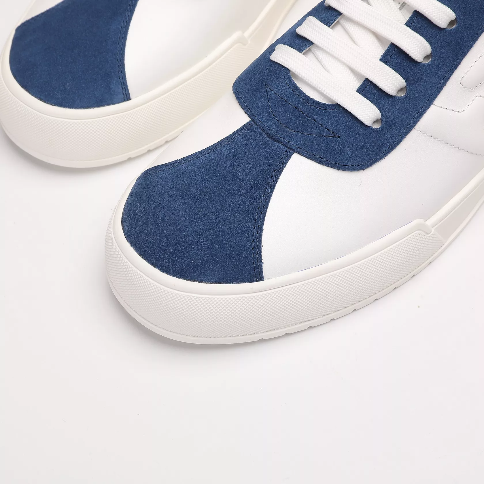 Fendi Casual Shoes For Men GoodFit 6643