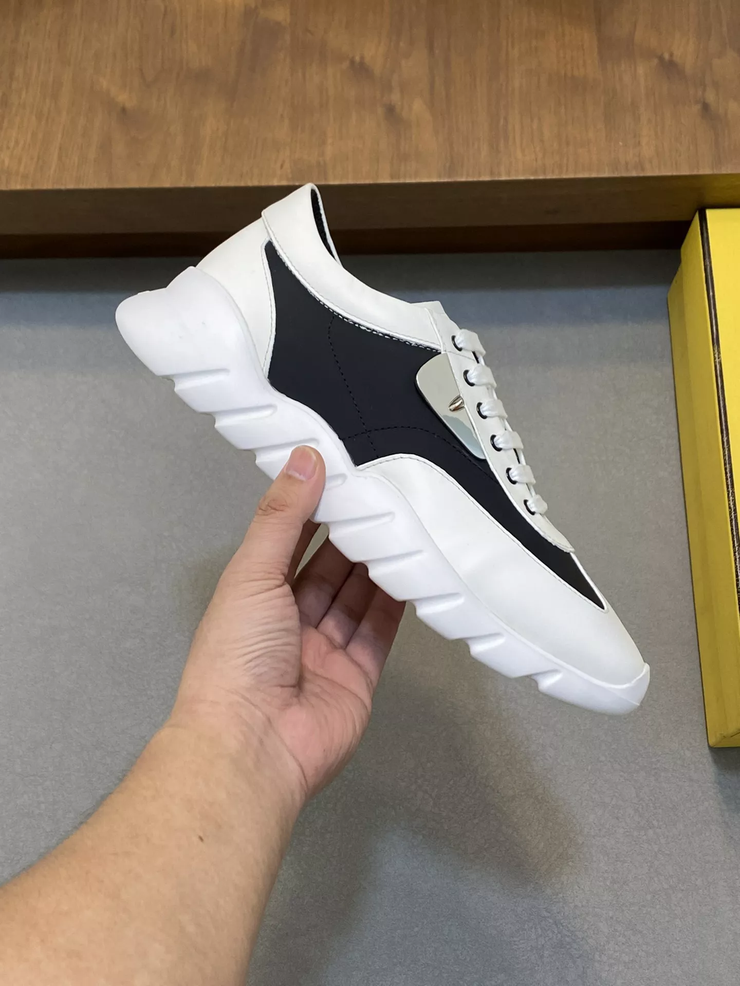 Fendi Casual Shoes For Men Lightweight 3760