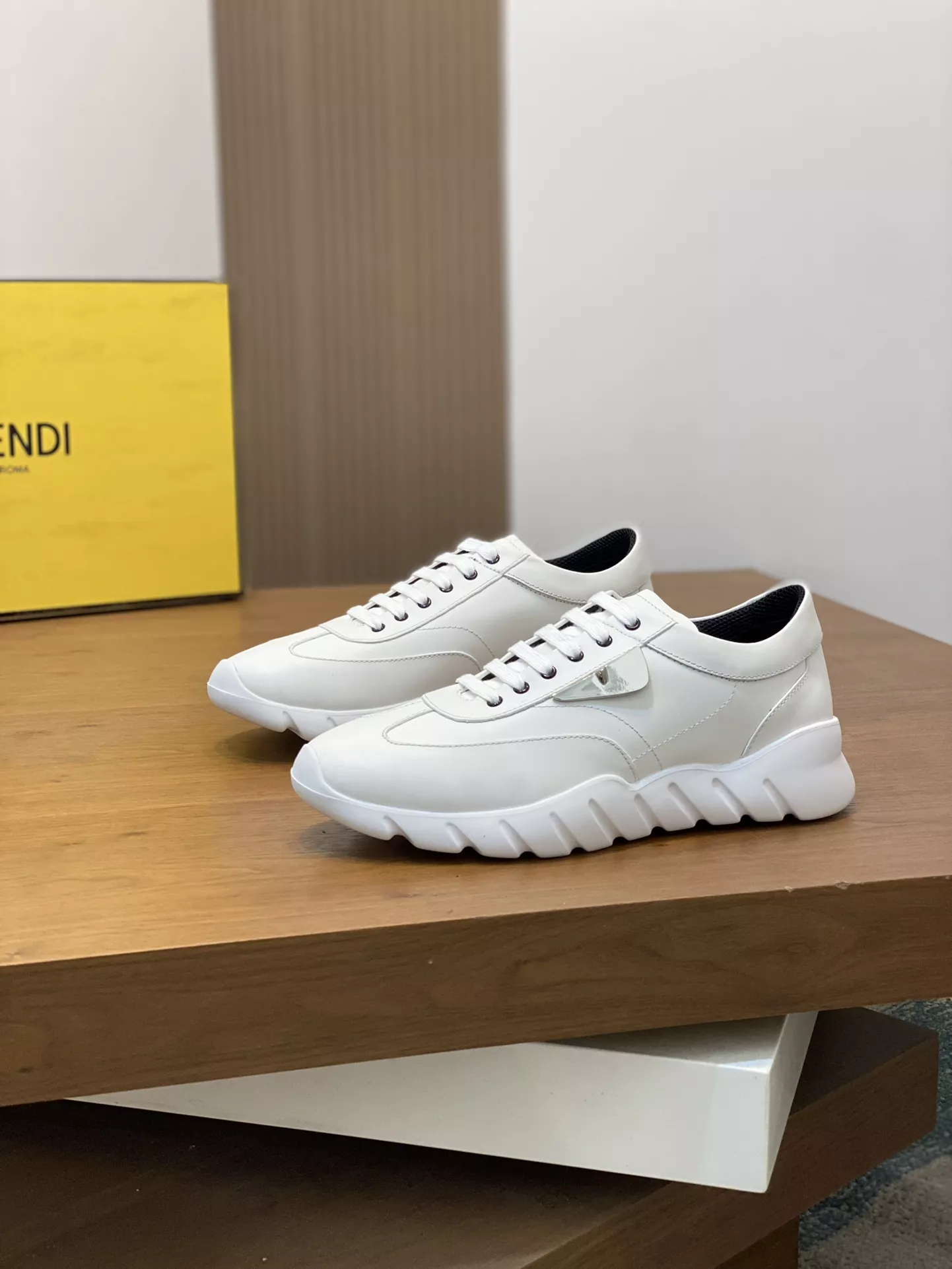 Fendi Casual Shoes For Men Minimalist 9781