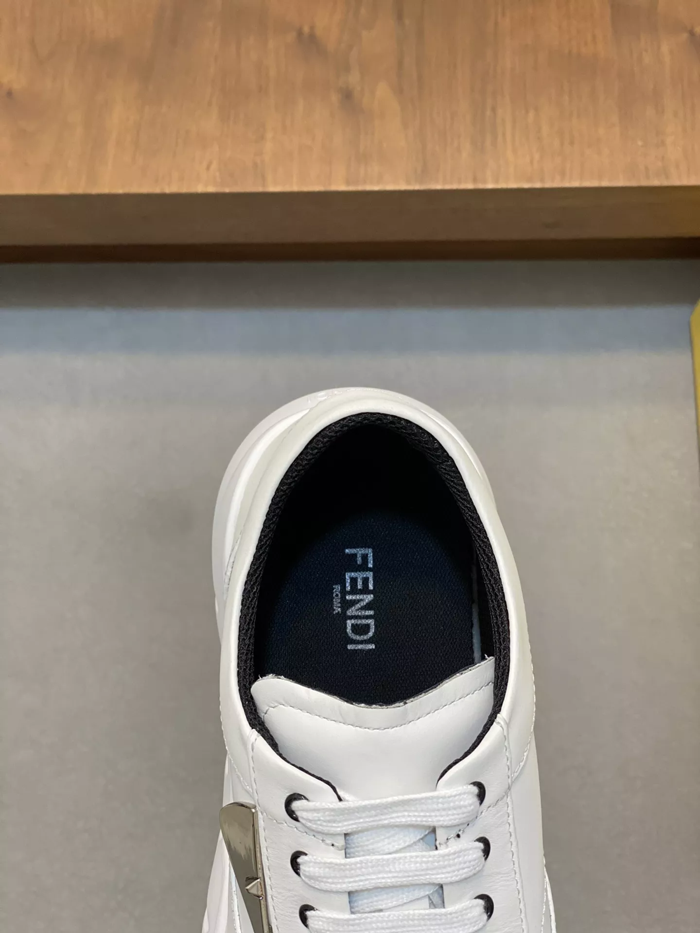 Fendi Casual Shoes For Men Minimalist 9781
