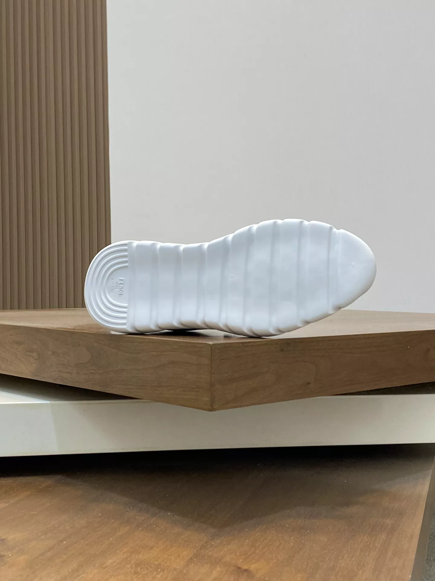 Fendi Casual Shoes For Men Minimalist 9781