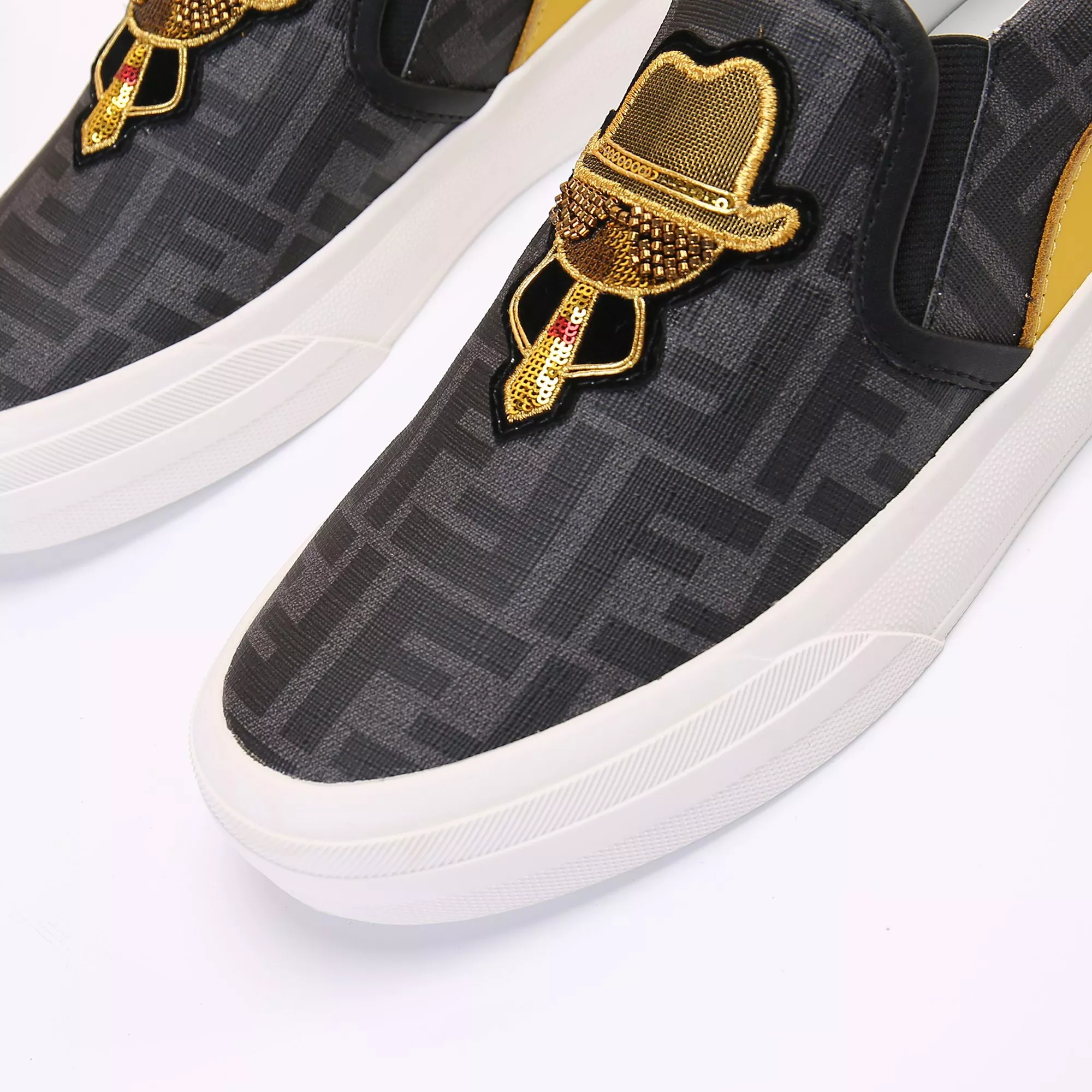 Fendi Casual Shoes For Men Modern 9137