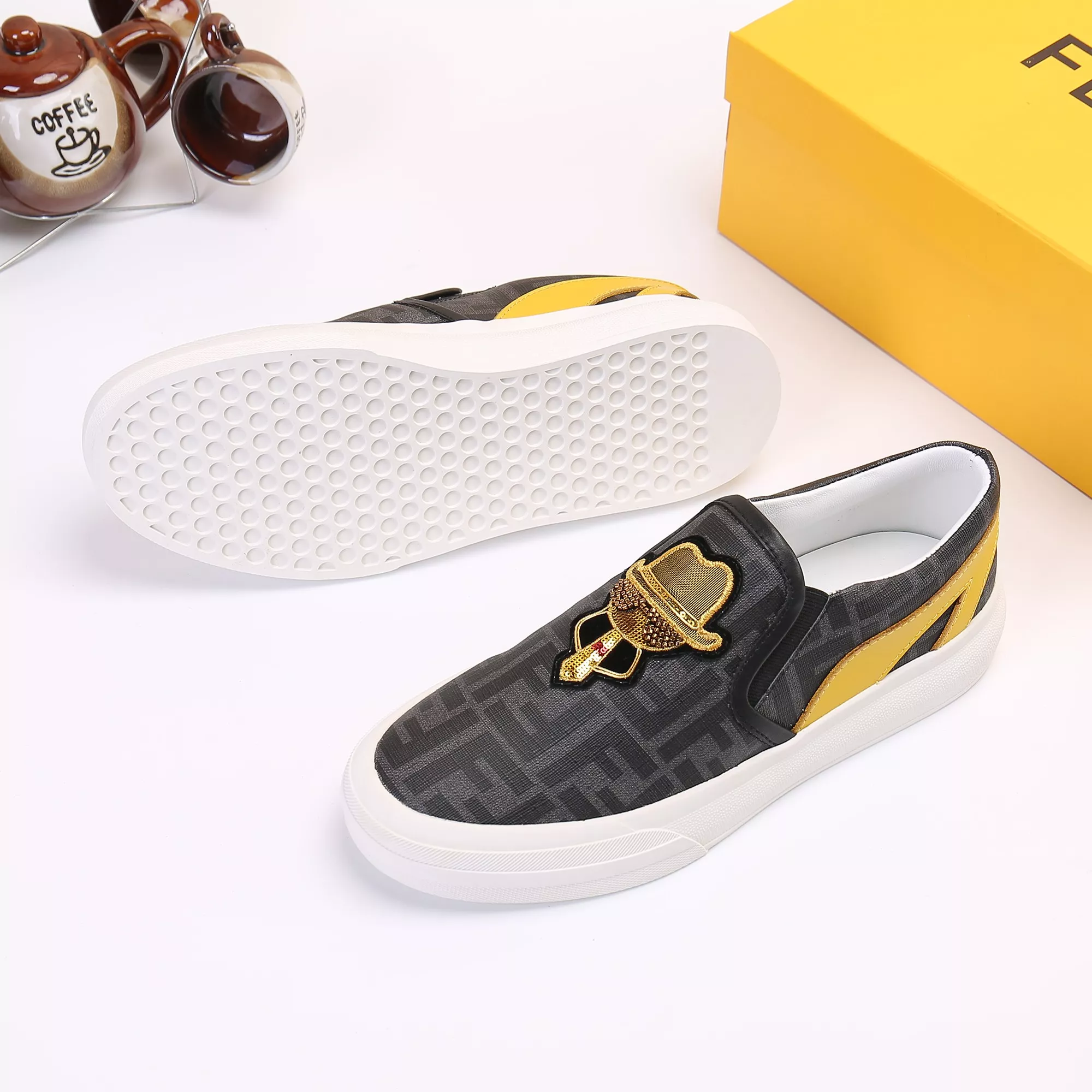 Fendi Casual Shoes For Men Modern 9137