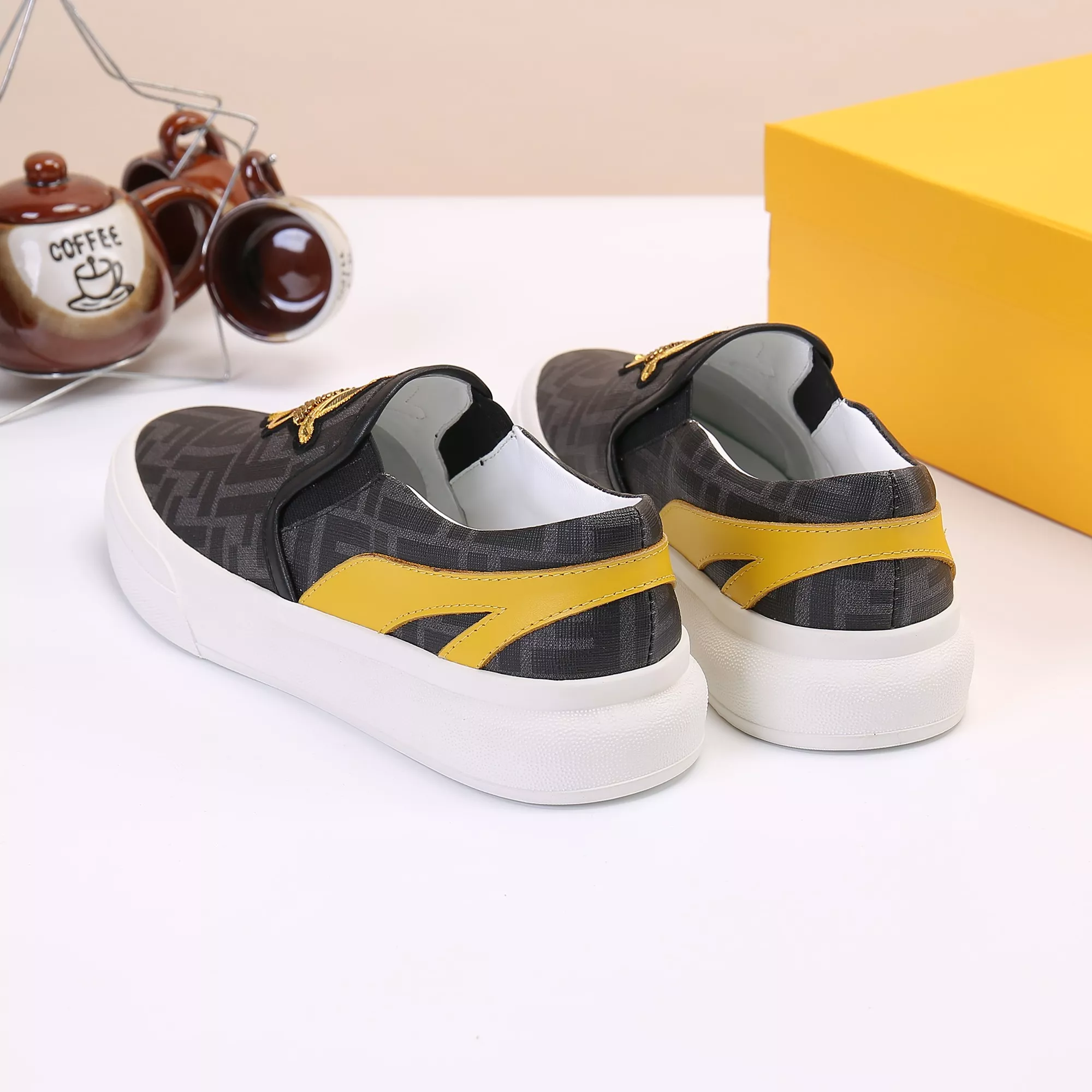 Fendi Casual Shoes For Men Modern 9137