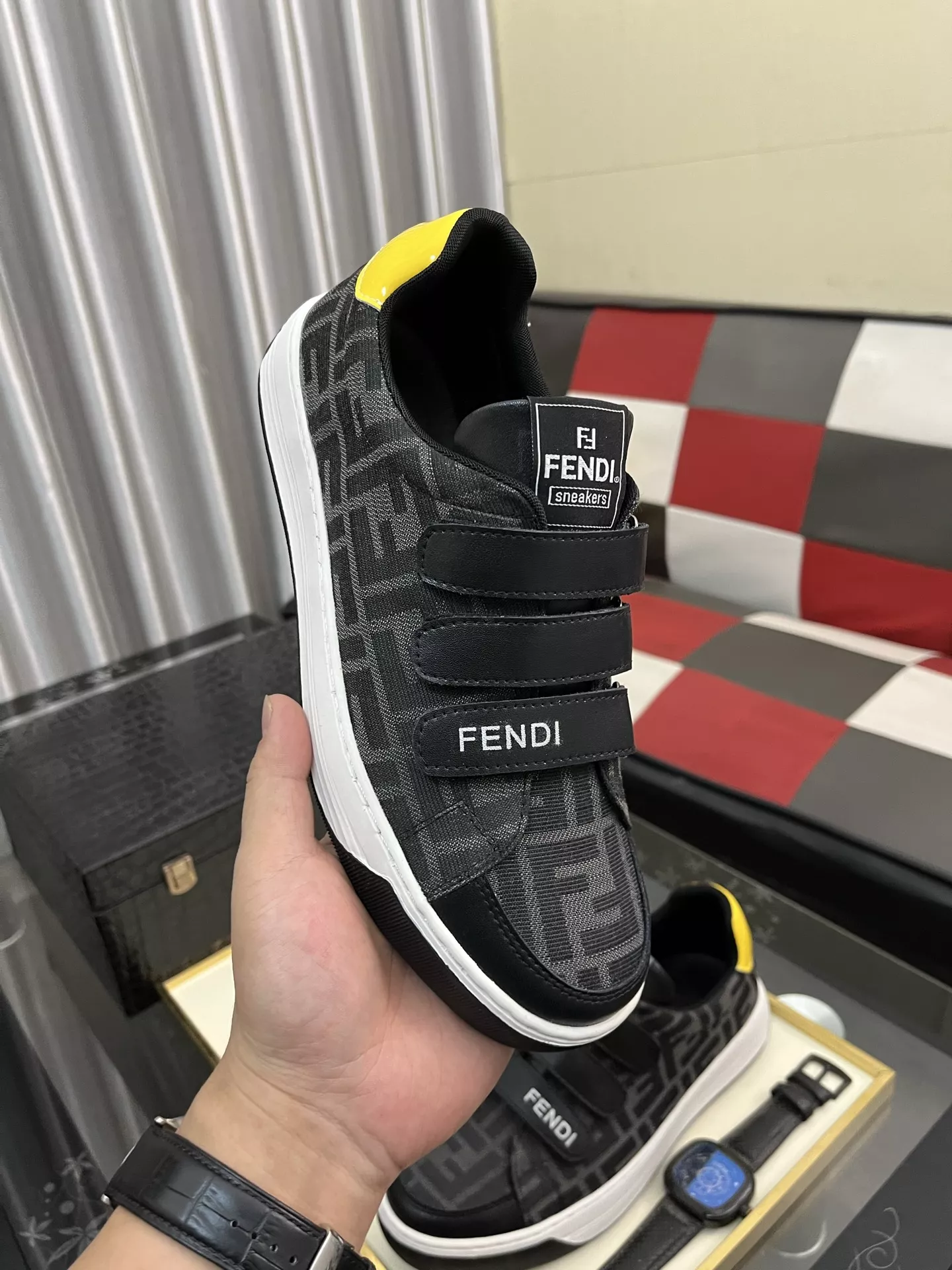 Fendi Casual Shoes For Men Practical 3424