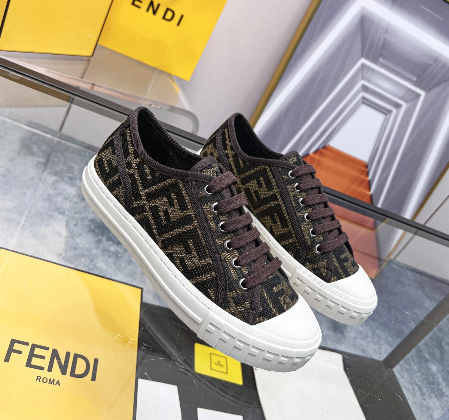 Fendi Casual Shoes For Men Practical 8245