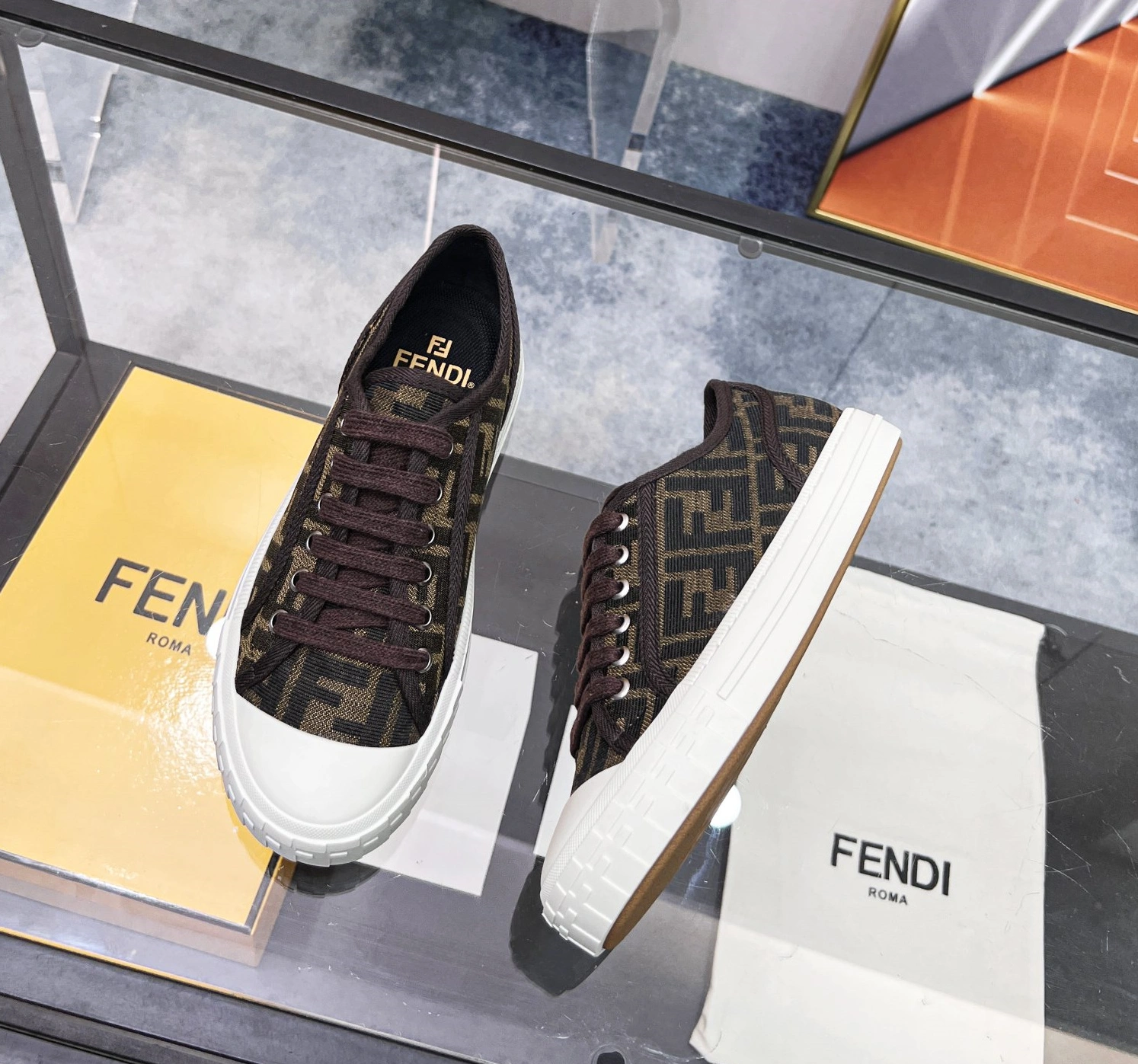 Fendi Casual Shoes For Men Practical 8245