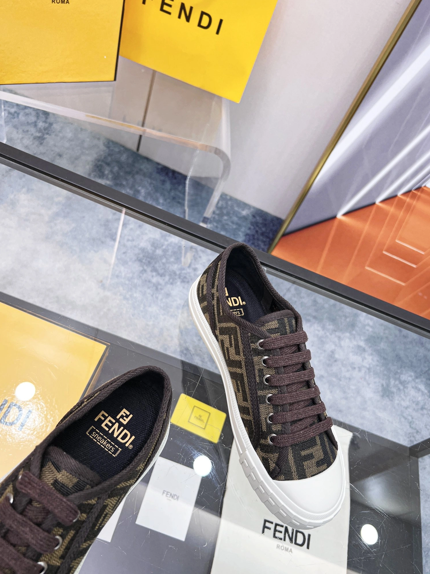 Fendi Casual Shoes For Men Practical 8245